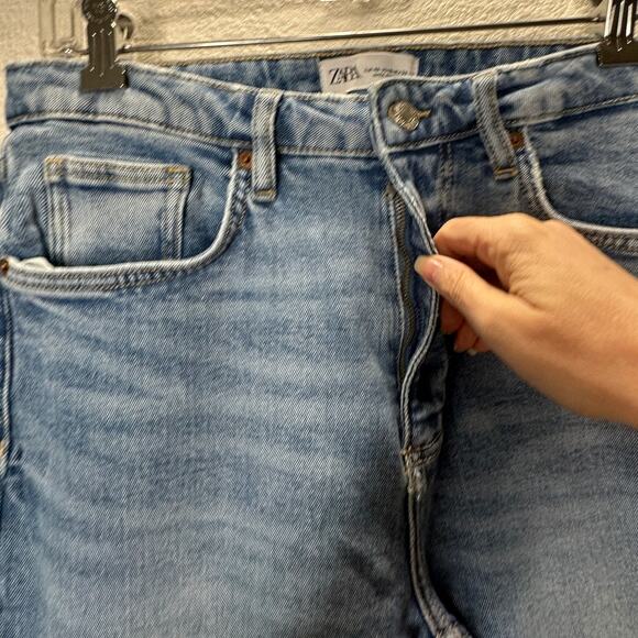 Zara Medium Light Wash Whiskered Raw Hem Mini Flare Leg Midrise Crop Jean 10 - Picture 6 of 12